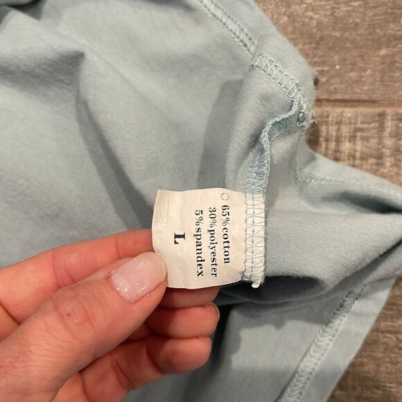 Butterflies in my stomach Graphic Tee - Picture 3 of 3